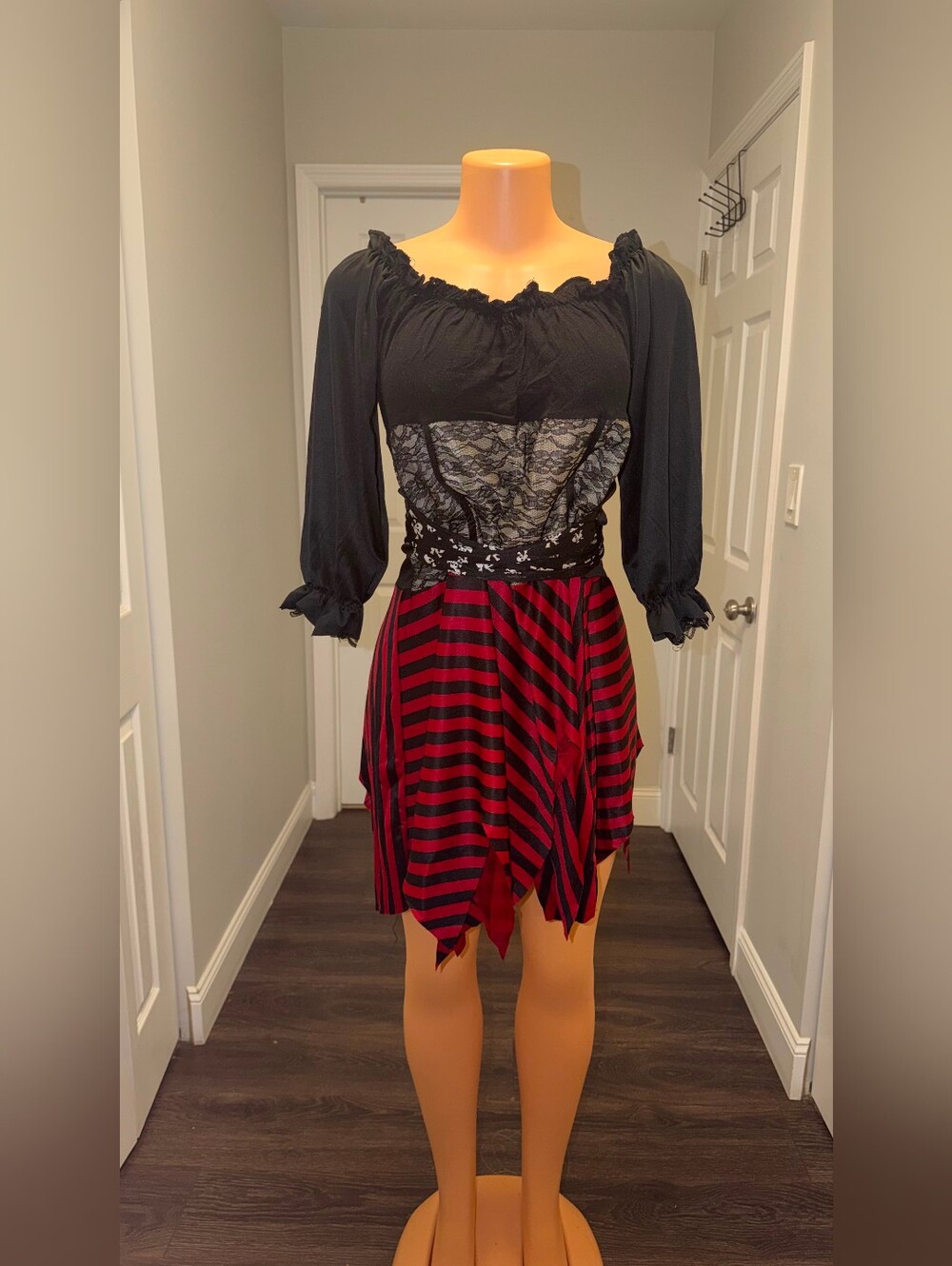 HALLOWEEN Pírate fancy Rubie's Black /Red Striped Asymmetrical Gothic Dress L